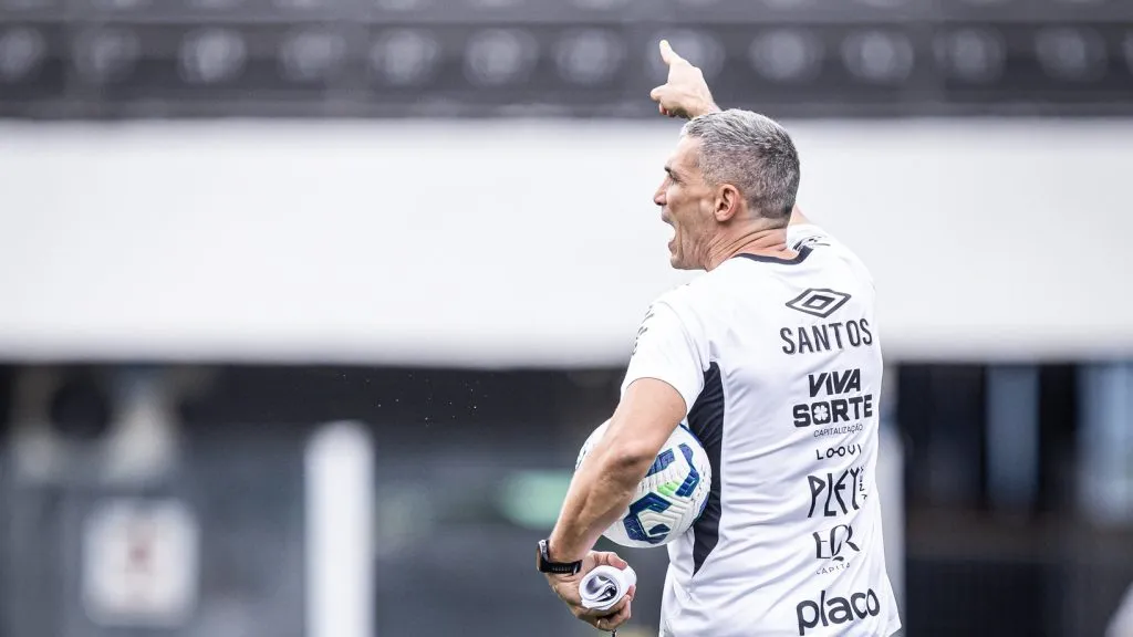 Enquanto o Peixe define seu futuro no Conselho, Vojvoda turbina os treinos na Data-FIFA – Foto: Flickr Oficial Santos Futebol Clube