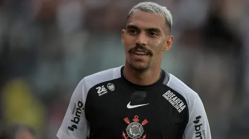 Matheuzinho jogador do Corinthians durante partida contra o Vasco no estadio Sao Januario pelo campeonato Brasileiro A 2025. Foto: Thiago Ribeiro/AGIF