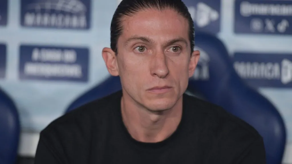Filipe Luis tecnico do Flamengo durante partida contra o Cruzeiro no estadio Maracana pelo campeonato Brasileiro A 2025. Foto: Thiago Ribeiro/AGIF