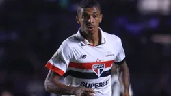 aLuiz Gustavo jogador do Sao Paulo durante partida contra o Botafogo no estadio Morumbi pelo campeonato Brasileiro A 2024. Foto: Marcello Zambrana/AGIF