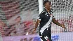 Carlos Cuesta comemorando pelo Vasco em São Januário - Foto: Thiago Ribeiro/AGIF