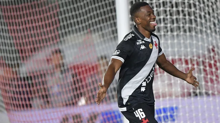 Carlos Cuesta comemorando pelo Vasco em São Januário - Foto: Thiago Ribeiro/AGIF