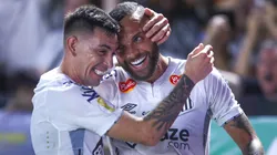 Escobar (à esquerda) dará lugar a jovem Souza na LE em treinos da semana no Peixe