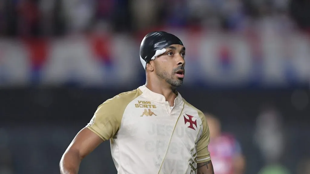 Foto: Thiago Ribeiro/AGIF – Lateral do Vasco durante jogo em São Januário.