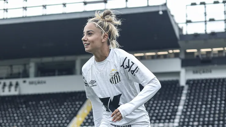 Thaisinha celebrou 200 jogos com o Peixe - Foto: Reinaldo Campos/Santos F.C.