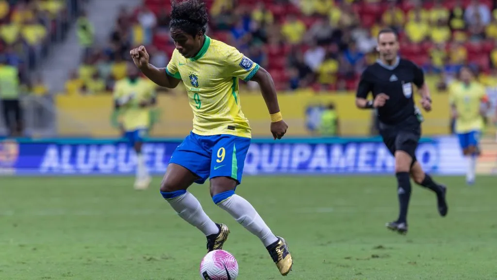 Endrick jogador do Brasil durante partida contra o Peru no estadio Mane Garrincha pelo campeonato Eliminatorias Copa Do Mundo 2026. Foto: Ettore Chiereguini/AGIF