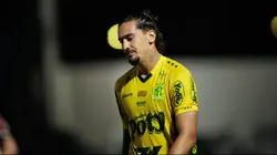 Francisco da Costa jogador do Mirassol lamenta durante partida contra o Bragantino - Foto: Vinicius Silva/AGIF