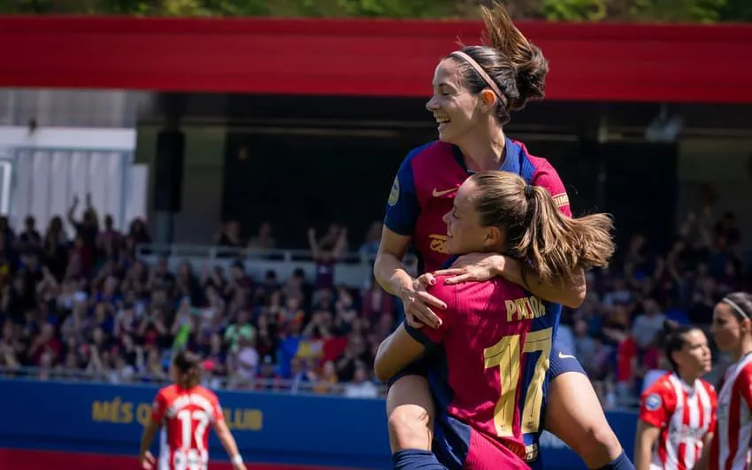 Barcelona comemorando vitória pela Liga F. Foto: Vitor Reis/Barcelona