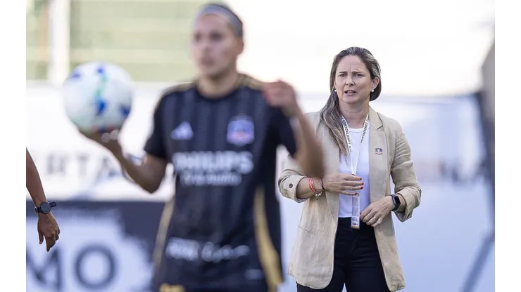 Tatiele Silveira comandando o Colo-Colo na Libertadores. Foto: Staff Images Woman/CONMEBOL