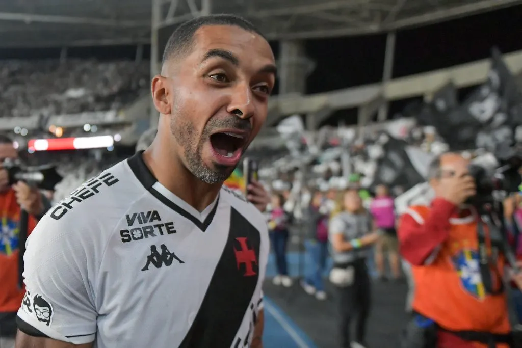 PH comemorando classificação na Copa do Brasil. Foto: Thiago Ribeiro/AGIF