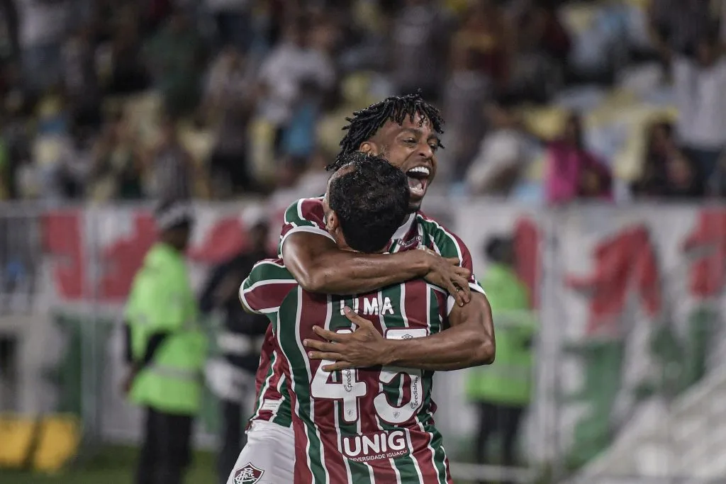Keno jogador do Fluminense comemora seu gol com Lima jogador da sua equipe durante partida contra o Atletico-MG – Foto: Thiago Ribeiro/AGIF