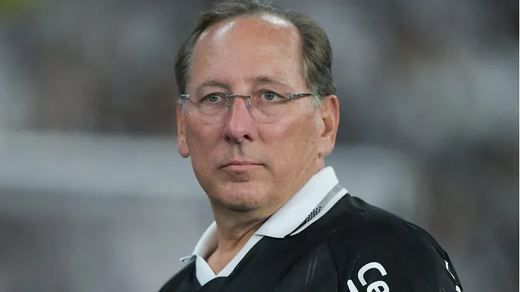Textor admite fracasso em 2025 e problemas com treinadores e saída de jogadores.