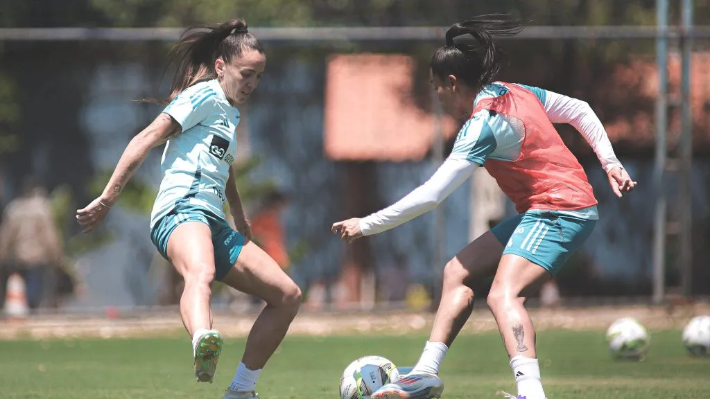 Jogadoras do Cruzeiro em treinamento no CT da Raposa