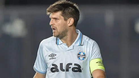 Kannemann durante partida entre Vasco e Grêmio, em São Januário, pelo Brasileirão.