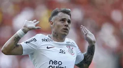 - Róger Guedes com a camisa do Corinthians