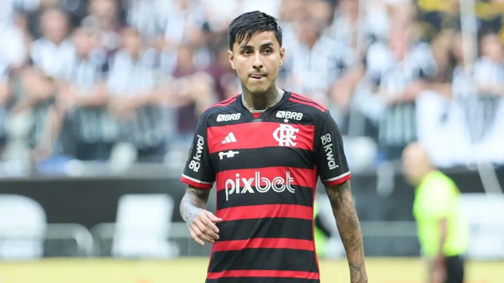 Erick Pulgar deve retornar ao elenco titular do Flamengo após a Data Fifa – Foto: Gilson Lobo/AGIF