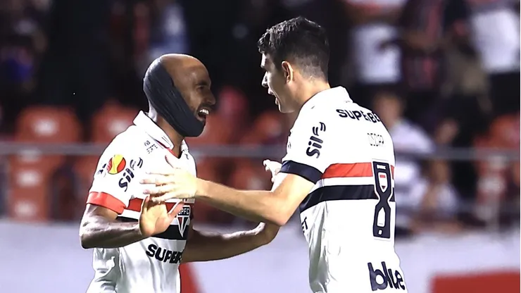 Lucas e Oscar juntos diante do Corinthians no Paulistão. Foto: Marcello Zambrana/AGIF