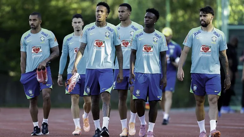 Militão com o grupo da Seleção em retorno aos trabalhos – FOTO: @rafaelribeirorio / CBF