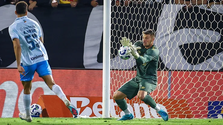 Gabriel Grando em partida contra o Bragantino (LUCAS UEBEL/GREMIO FBPA)