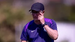 Dorival Júnior em treino do Timão. O treinador está de olho em jovem atacante
