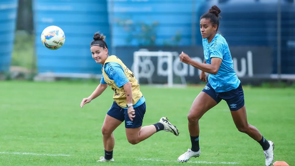 jogadoras do Grêmio treinam no Complexo da Ulbra, em Canoas,