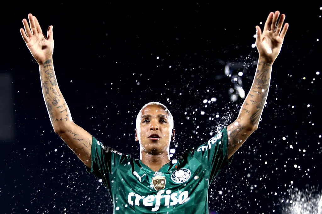 Herói improvável! Deyverson marca na prorrogação e Palmeiras é tricampeão da América diante do Flamengo. Foto: Ernesto Ryan/Getty Images)