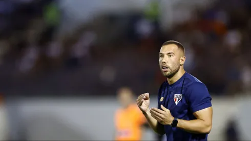 Allan Barcellos tecnico do Sao Paulo durante partida contra o Criciuma no estadio Fonte Luminosa pelo campeonato Copa Sao Paulo 2025. Foto: Thiago Calil/AGIF