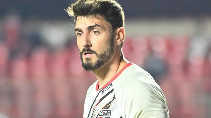 Rafael jogador do Sao Paulo durante aquecimento antes da partida contra o Ceara no estadio Morumbi pelo campeonato Brasileiro A 2025. Foto: Jota Erre/AGIF