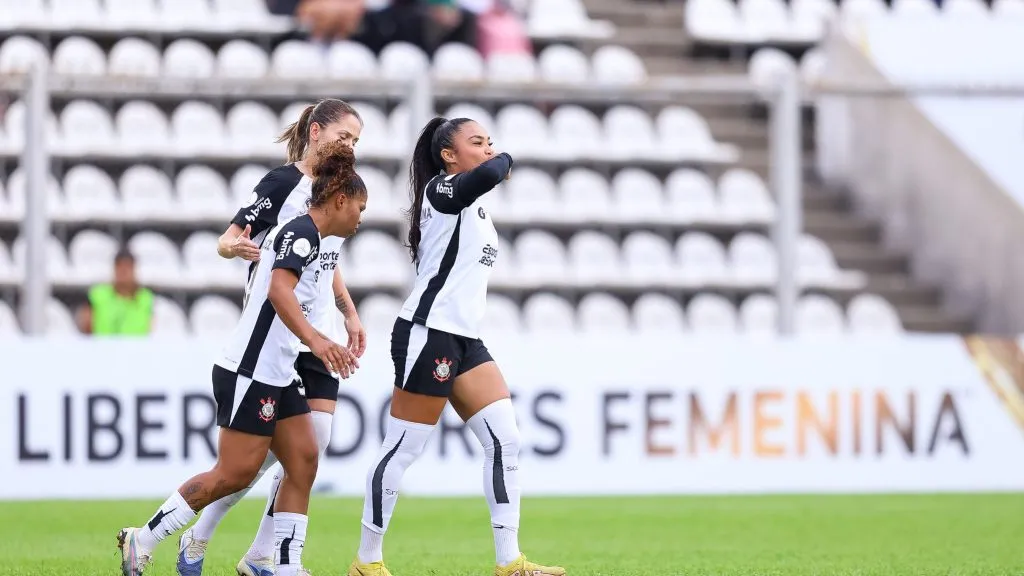 Corinthians Feminino em campo pela Libertadores Feminina