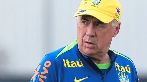 Treinador segue fazendo testes - Foto: Ettore Chiereguini/AGIF.