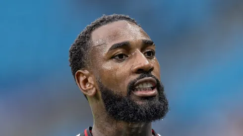 Gerson durante jogo do Mengão em Porto Alegre.