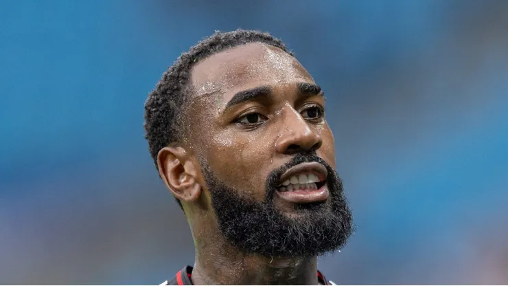 Gerson durante jogo do Mengão em Porto Alegre.