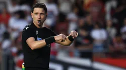 SP - SAO PAULO - 05/10/2025 - BRASILEIRO A 2025, SAO PAULO X PALMEIRAS - O arbitro Ramon Abatti Abel durante partida entre Sao Paulo e Palmeiras no estadio Morumbi pelo campeonato Brasileiro A 2025. Foto: Marcello Zambrana/AGIF