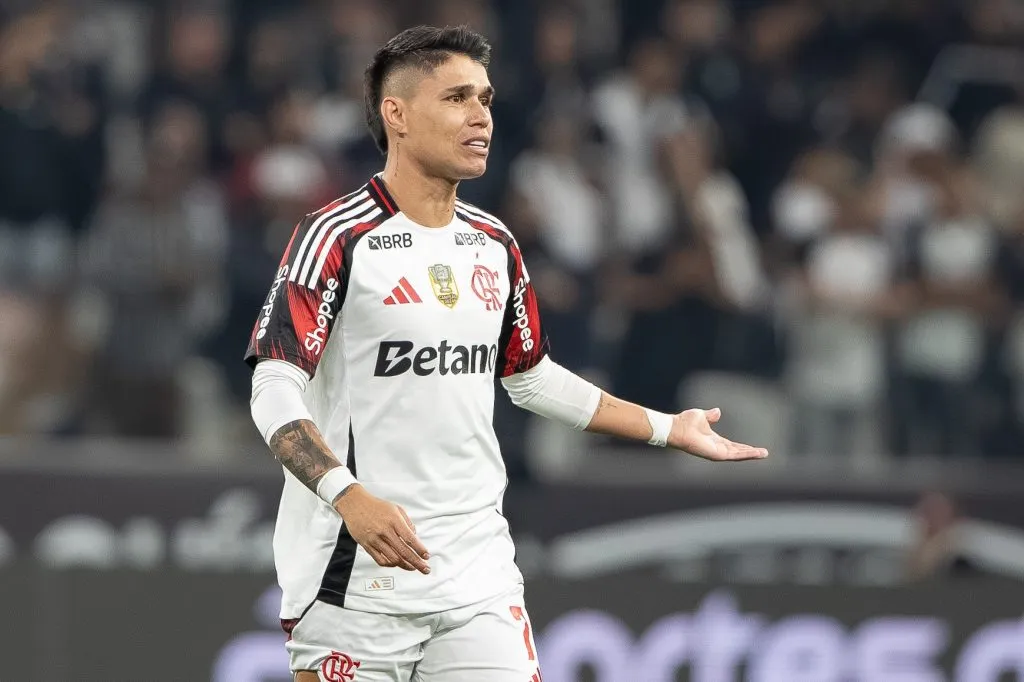 Luiz Araújo fica menos tempo em campo em momento de queda do Flamengo. Foto: Joisel Amaral/AGIF