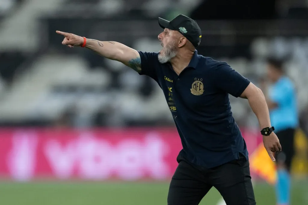 Rafael Guanaes técnico do Mirassol durante partida contra o Botafogo – Foto: Jorge Rodrigues/AGIF