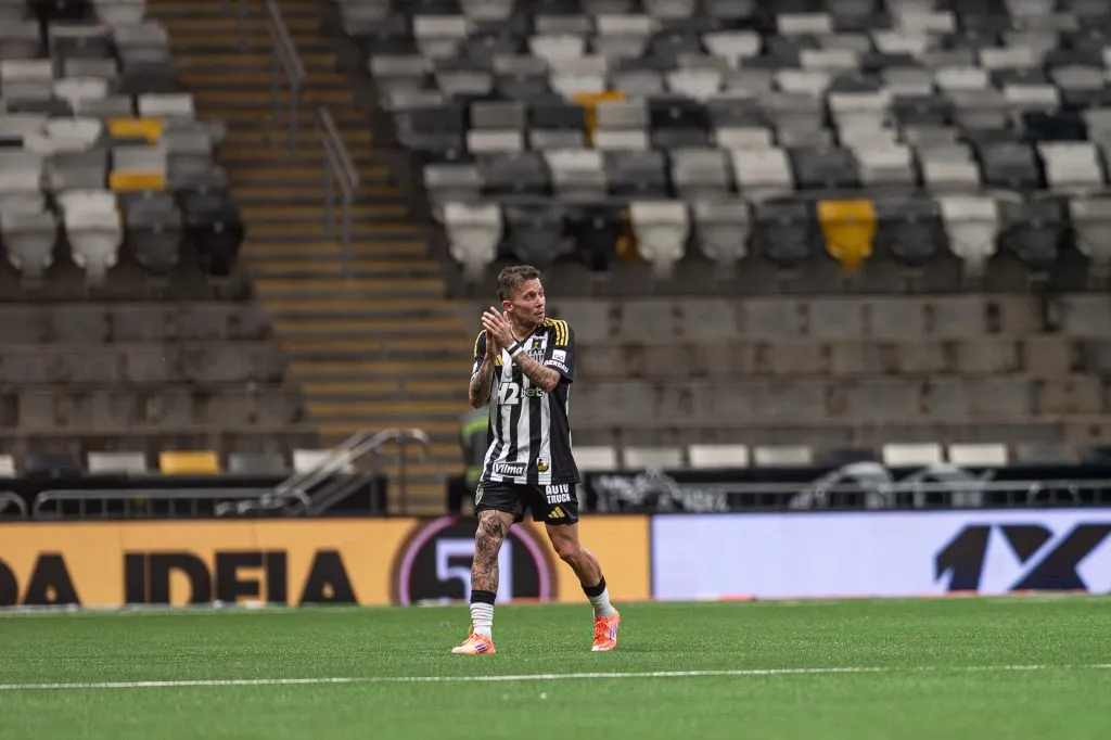 Bernard jogador do Atletico-MG durante partida contra o Sport no estadio Arena MRV pelo campeonato Brasileiro A 2025. Foto: Alessandra Torres/AGIF