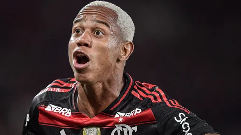 Wallace Yan, jogador do Flamengo, durante partida contra o Fluminense no estadio Maracana pelo campeonato Brasileiro A 2025. Foto: Thiago Ribeiro/AGIF