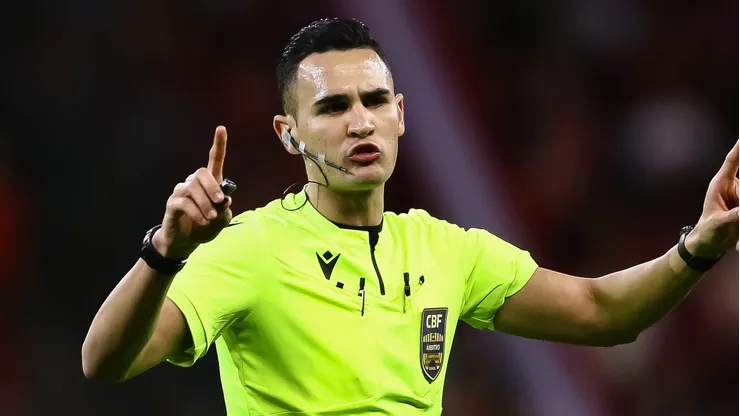 Matheus Delgado Candancan, atuando como árbitro em partida pelo campeonato brasileiro