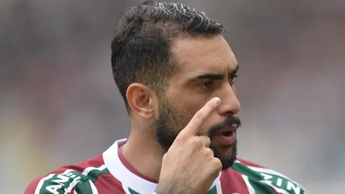 Torcida do Fluminense reclamou de lance com o zagueiro Freytes