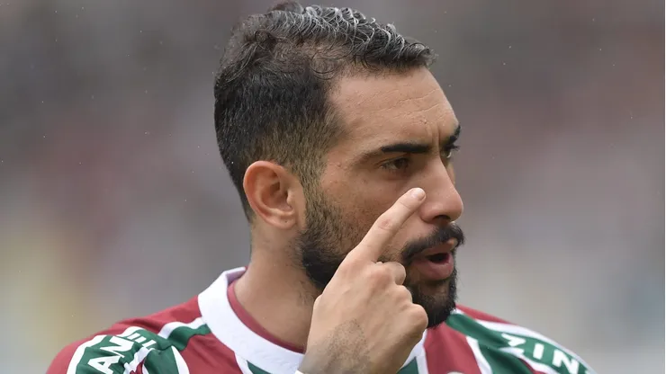 Torcida do Fluminense reclamou de lance com o zagueiro Freytes
