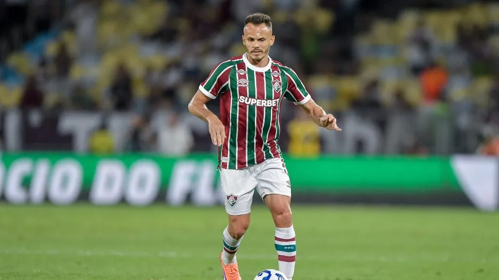 Renê evita reclamar da arbitragem após derrota do Fluminense
