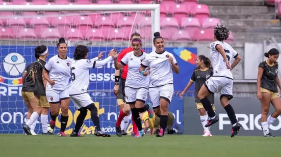 Time feminino do Botafogo-PB em campo