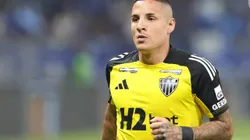 Guilherme Arana jogador do Atletico-MG durante aquecimento antes da partida contra o Cruzeiro no estadio Mineirao pelo campeonato Copa Do Brasil 2025. Foto: Gilson Lobo/AGIF