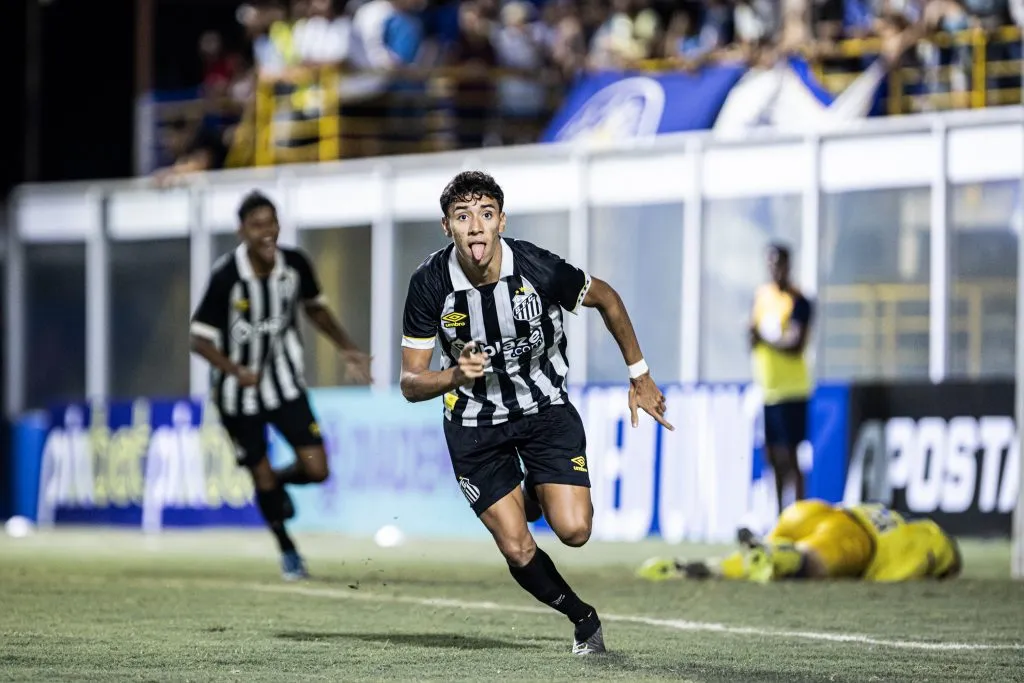 Gabriel Bontempo jogador do Santos comemora seu gol durante partida contra o Agua Santa no estadio Arena Inamar pelo campeonato Copa Sao Paulo 2024. Foto: Abner Dourado/AGIF
