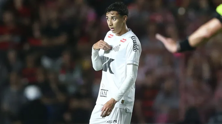 Bontempo retorna ao Santos, projeta duelo contra o Corinthians e deve ganhar vaga de Barreal - Foto Marlon CostaAGIF