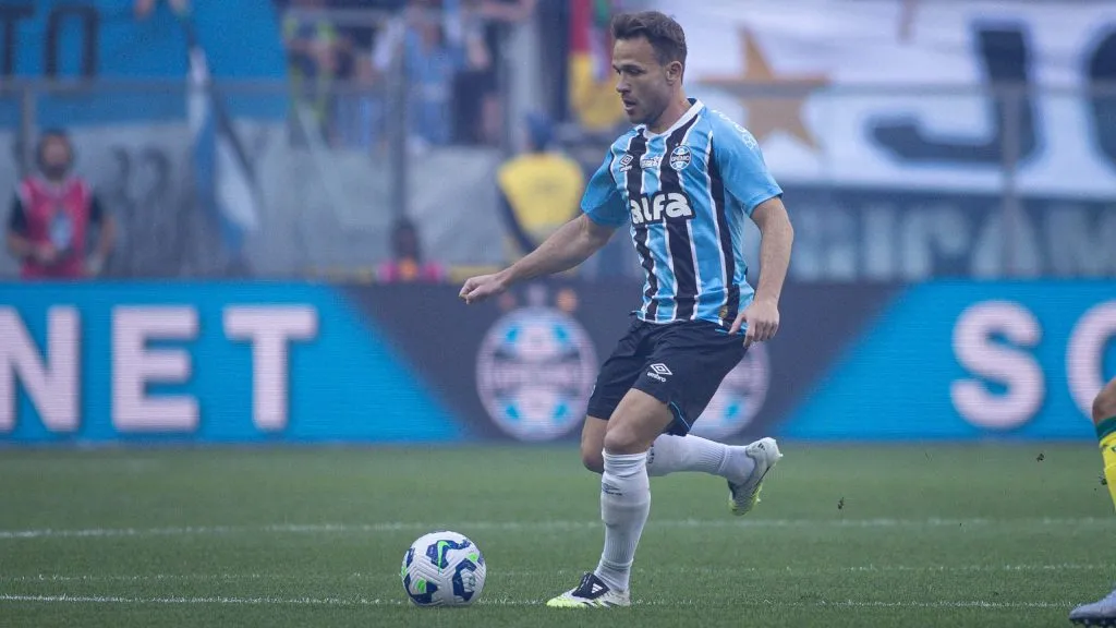 Arthur jogador do Gremio durante partida contra o Mirassol no estadio Arena do Gremio pelo campeonato Brasileiro A 2025. Foto: Maxi Franzoi/AGIF
