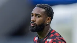 Gerson durante jogo do Mengão na Arena Grêmio.