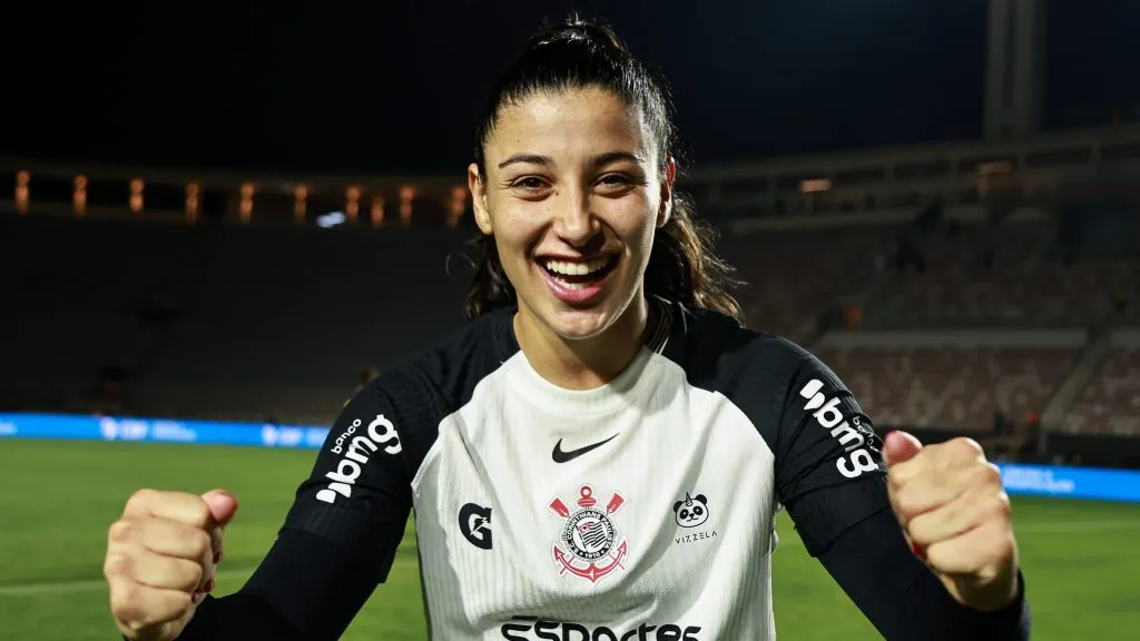 Duda Sampaio jogadora do Corinthians em campo pelo Brasileirão Feminino