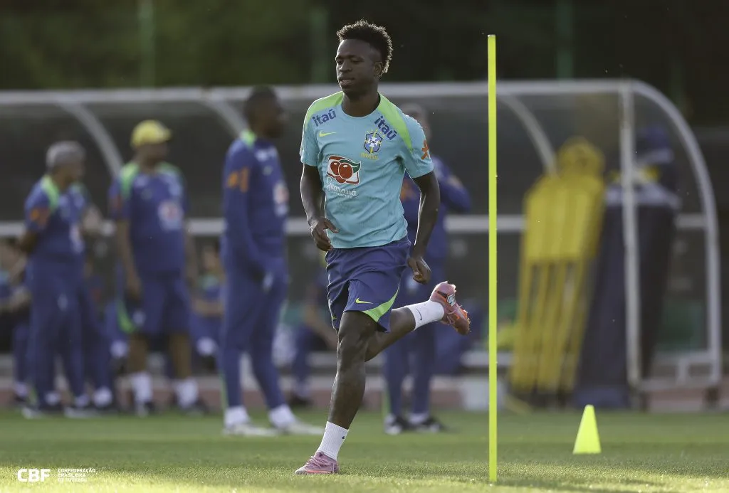 Vinícius Júnior terá maior liberdade no ataque, assim como acontece no Real Madrid – FOTO: @rafaelribeirorio / CBF