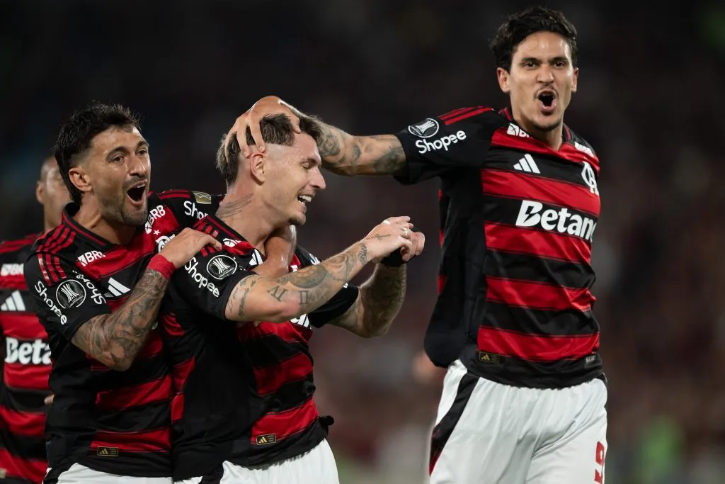 Varela e Pedro marcaram na vitória do Flamengo. Foto: Jorge Rodrigues/AGIF